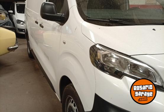 Utilitarios - Peugeot Expert 2023 Diesel 181000Km - En Venta