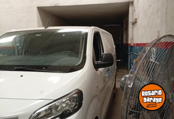 Utilitarios - Peugeot Expert 2023 Diesel 181000Km - En Venta