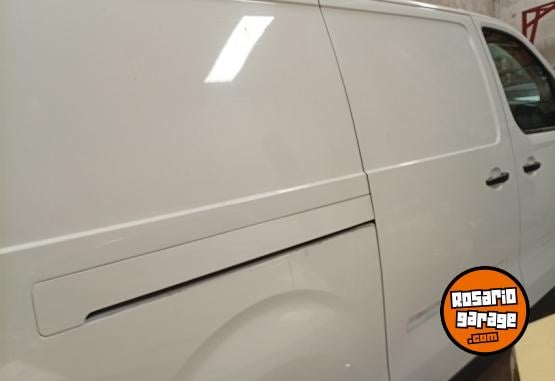 Utilitarios - Peugeot Expert 2023 Diesel 181000Km - En Venta