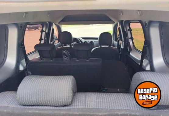 Utilitarios - Renault Kangoo 2020 Diesel 130000Km - En Venta