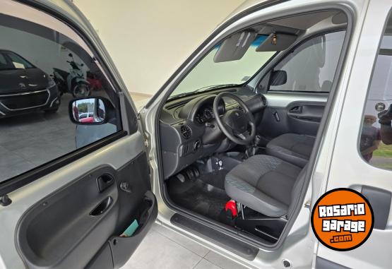 Utilitarios - Renault Kangoo confort ph3 2017 Nafta 70000Km - En Venta