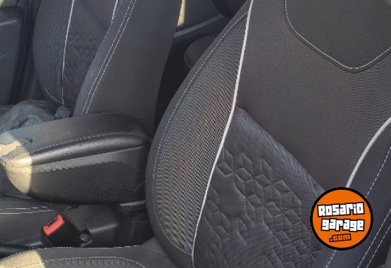 Camionetas - Renault Duster Oroch Outsider 2.0 2017 GNC 135700Km - En Venta