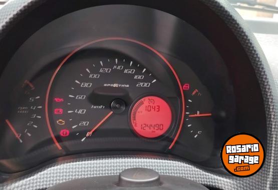 Autos - Fiat Uno sporting 2012 Nafta 124000Km - En Venta