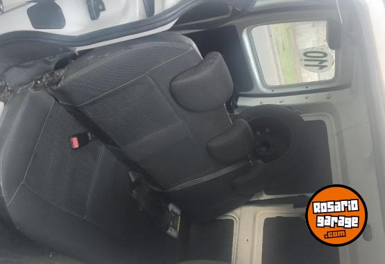 Utilitarios - Peugeot Partner HDI 1.6 Confort 2012 Diesel 269000Km - En Venta