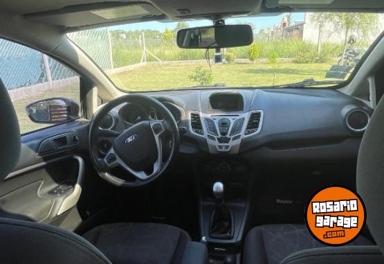 Autos - Ford Fiesta Kinetic Titanium 2012 Nafta 176000Km - En Venta