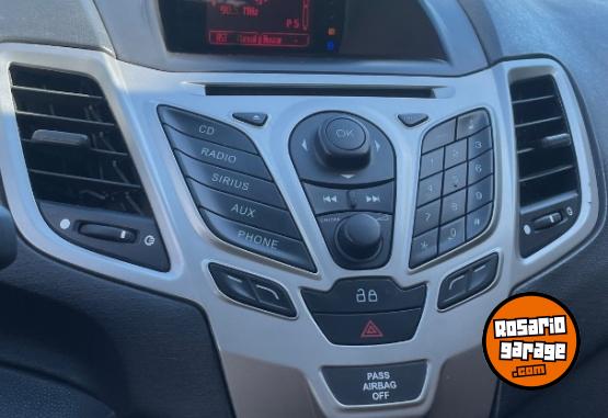 Autos - Ford Fiesta Kinetic Titanium 2012 Nafta 176000Km - En Venta