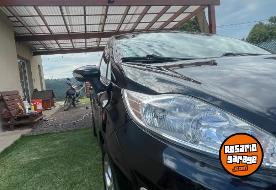 Autos - Ford Fiesta Kinetic Titanium 2012 Nafta 176000Km - En Venta