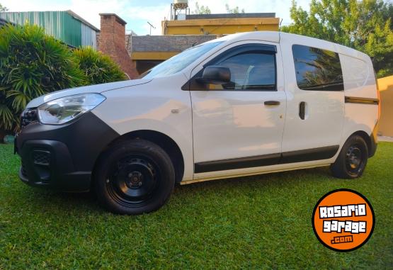 Utilitarios - Renault Kangoo 2023 Nafta 55000Km - En Venta