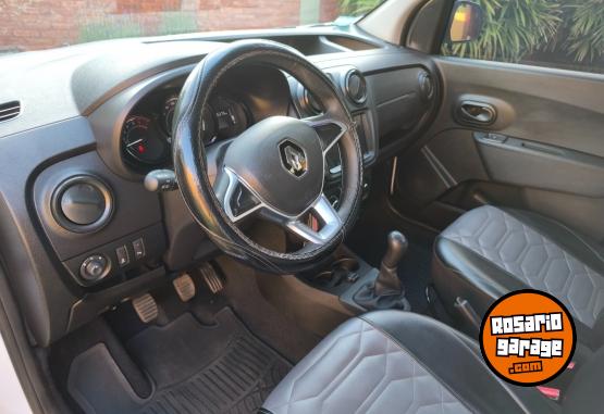 Utilitarios - Renault Kangoo 2023 Nafta 55000Km - En Venta