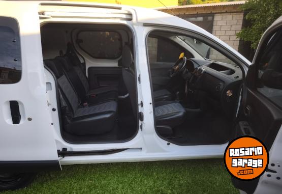 Utilitarios - Renault Kangoo 2023 Nafta 55000Km - En Venta