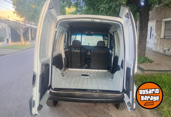 Utilitarios - Renault Kangoo 2015 GNC 280000Km - En Venta
