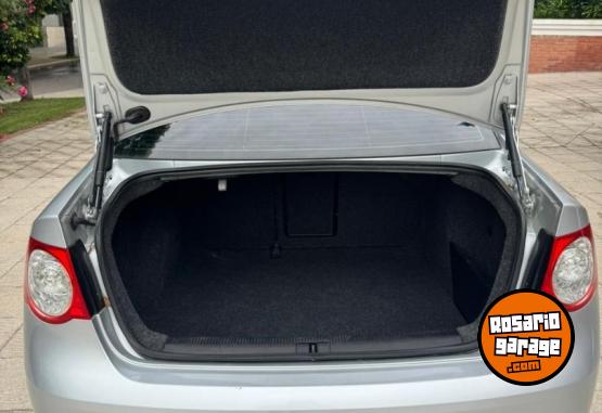 Autos - Volkswagen VENTO 1.9 TDI LUXURY DSG 2010 Diesel 156000Km - En Venta