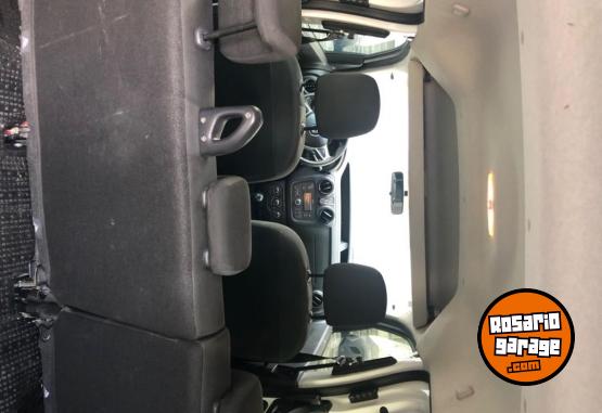 Utilitarios - Renault Kangoo 2023 Nafta 88000Km - En Venta