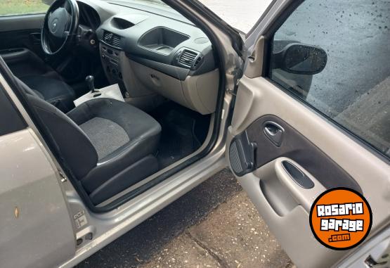 Autos - Renault Symbol 2009 Nafta 240000Km - En Venta