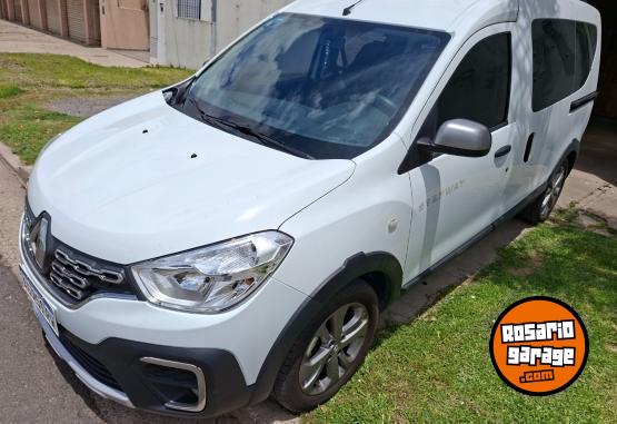 Utilitarios - Renault Kango 2023 Nafta 14600Km - En Venta