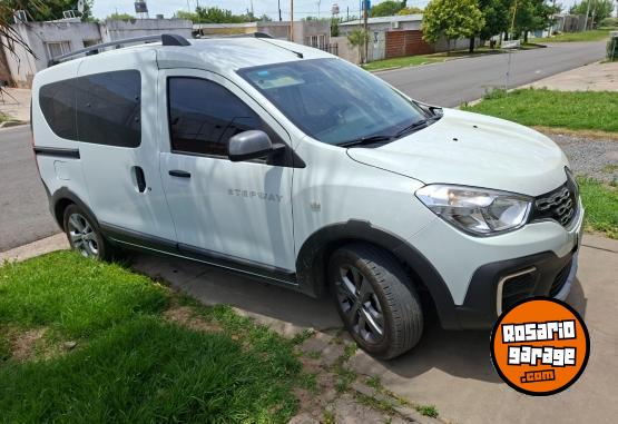 Utilitarios - Renault Kango 2023 Nafta 14600Km - En Venta