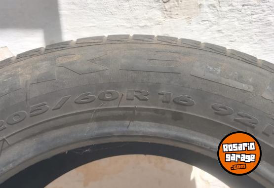 Accesorios para Autos - Cubierta Pirelli p7 fluence focus 205 60 16 - En Venta