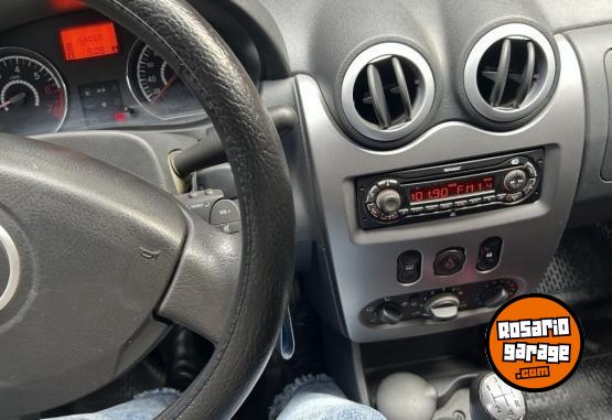 Autos - Renault LOGAN PH2 2010 Nafta 111111Km - En Venta