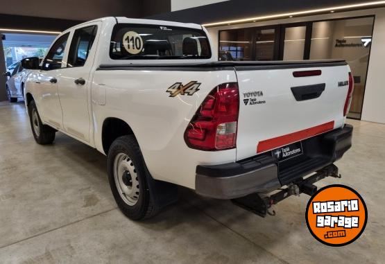 Camionetas - Toyota HILUX DC DX 2.4L 4X4 2020 Diesel 180000Km - En Venta