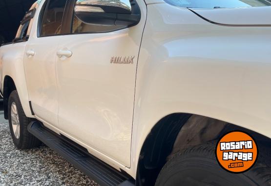 Camionetas - Toyota Hilux Srv PACK 4x2 2017 Diesel 139000Km - En Venta