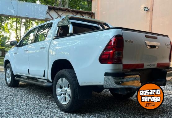 Camionetas - Toyota Hilux Srv PACK 4x2 2017 Diesel 139000Km - En Venta