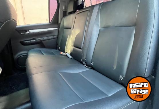 Camionetas - Toyota Hilux Srv PACK 4x2 2017 Diesel 139000Km - En Venta