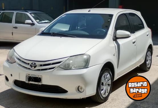 Autos - Toyota Etios 2015 Nafta 200000Km - En Venta
