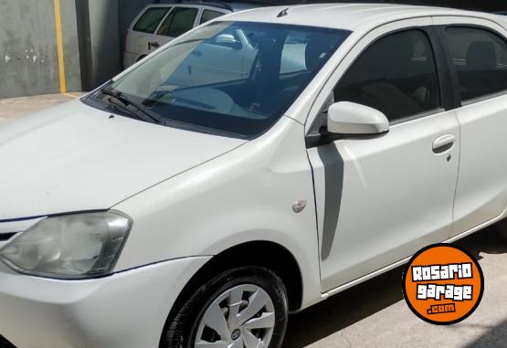 Autos - Toyota Etios 2015 Nafta 200000Km - En Venta