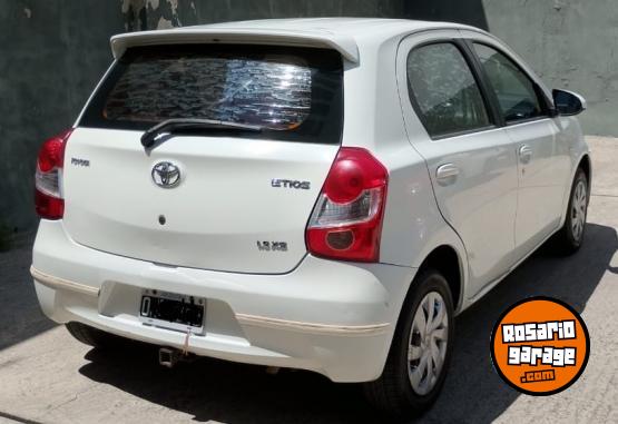Autos - Toyota Etios 2015 Nafta 200000Km - En Venta