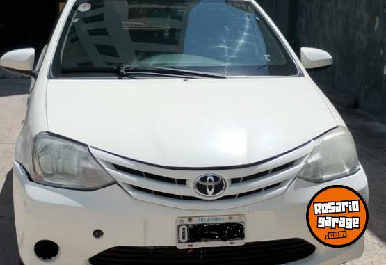 Autos - Toyota Etios 2015 Nafta 200000Km - En Venta