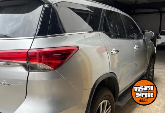 Camionetas - Toyota SW4 SRX 2.8 TDI 6 A/T 7A 2016 Diesel 121000Km - En Venta