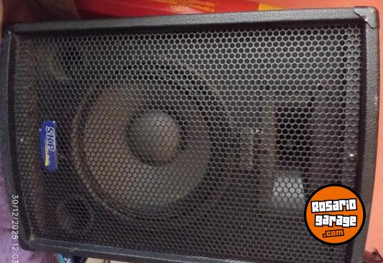 Electr�nica - Consola potenciada de 8ohms skp de 4 canales - En Venta