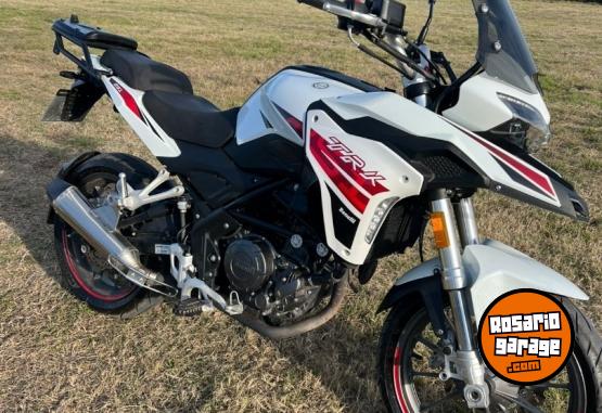 Motos - Benelli trk251 2022 Nafta 2000Km - En Venta