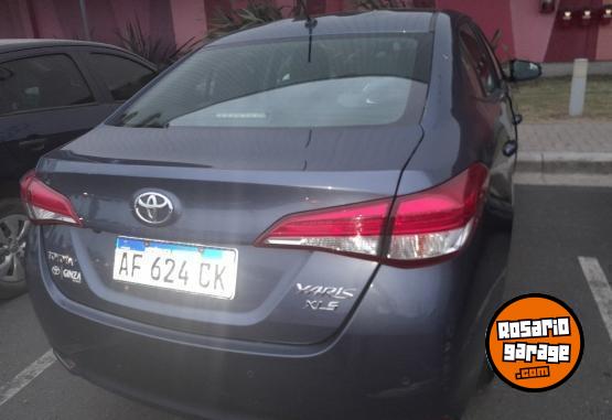 Autos - Toyota YARIS XLS 2022 30.000 KM 2022 Nafta 30000Km - En Venta