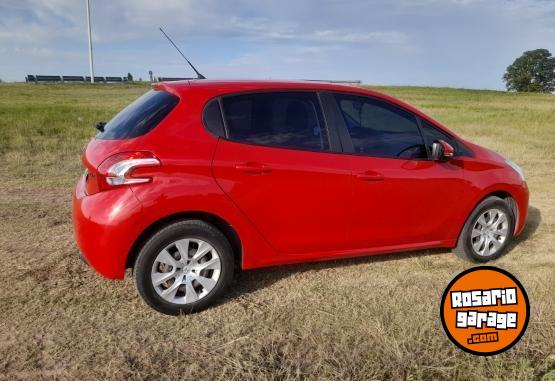 Autos - Peugeot 208 2014 Nafta 62283Km - En Venta