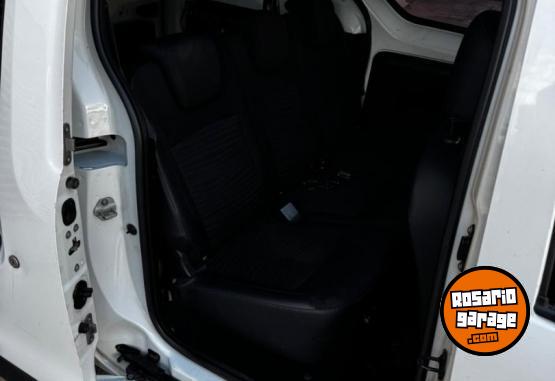 Utilitarios - Renault Furg�n mixto 2018 Nafta 204000Km - En Venta