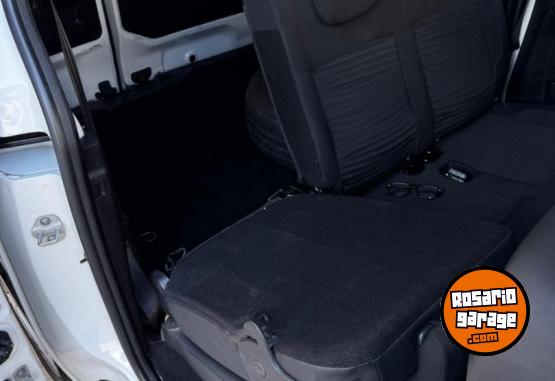 Utilitarios - Renault Furg�n mixto 2018 Nafta 204000Km - En Venta