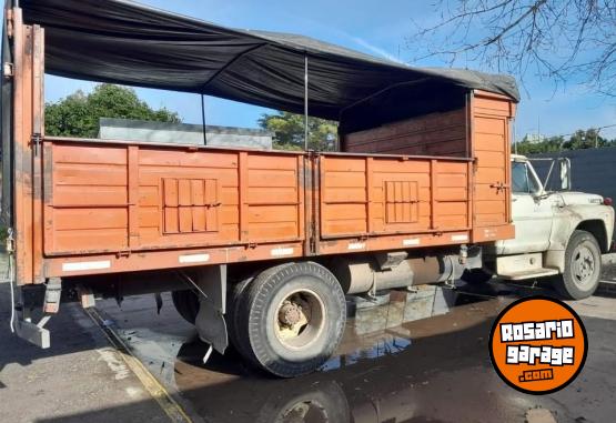 Camiones y Gr�as - Ford 700 a�o 1970 - En Venta