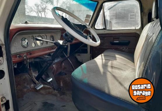 Camiones y Gr�as - Ford 700 a�o 1970 - En Venta