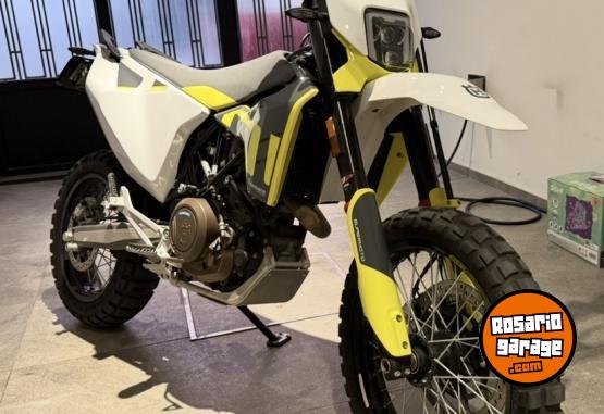 Motos - Husqvarna SUERMOTO 701 2023 Nafta 3300Km - En Venta