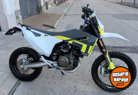 Motos - Husqvarna SUERMOTO 701 2023 Nafta 3300Km - En Venta