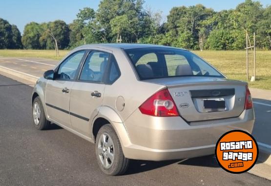 Autos - Ford Fiesta Max 2006 Nafta 178700Km - En Venta