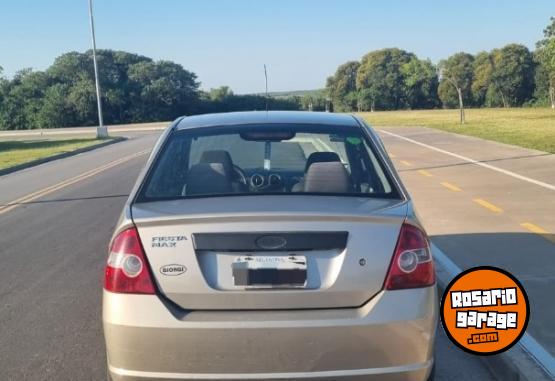Autos - Ford Fiesta Max 2006 Nafta 178700Km - En Venta