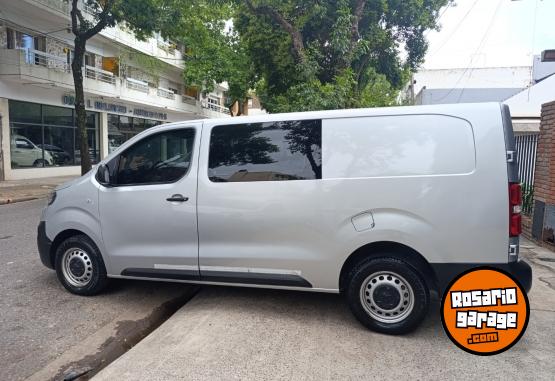 Utilitarios - Peugeot Expert Premium 6 Asientos 2019 Diesel 110000Km - En Venta