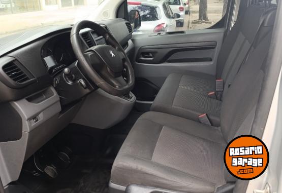 Utilitarios - Peugeot Expert Premium 6 Asientos 2019 Diesel 110000Km - En Venta