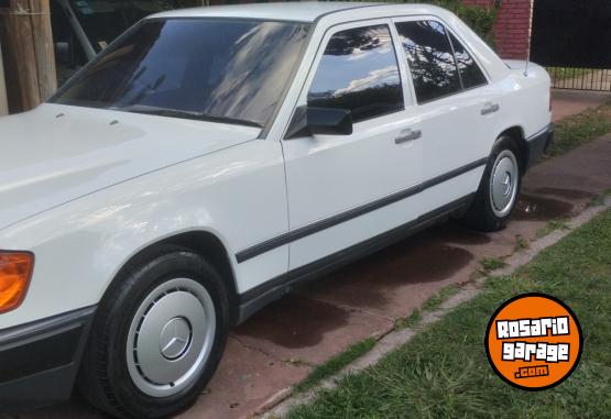 Clásicos - Mercedes Benz 200e - En Venta