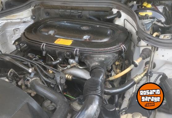 Clásicos - Mercedes Benz 200e - En Venta