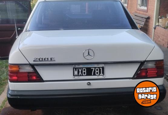 Clásicos - Mercedes Benz 200e - En Venta