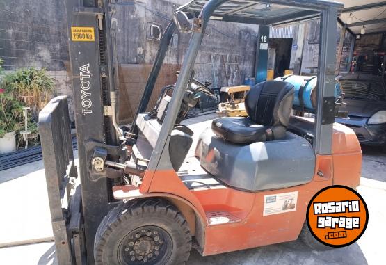 Camiones y Gr�as - Autoelevador Toyota - En Venta