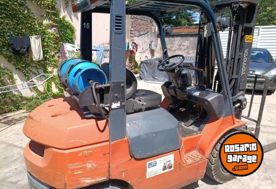 Camiones y Gr�as - Autoelevador Toyota - En Venta